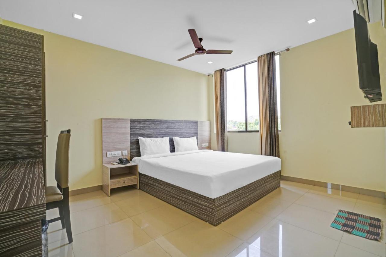 Capital O 87015 Hotel Al Salama Kochi Екстер'єр фото