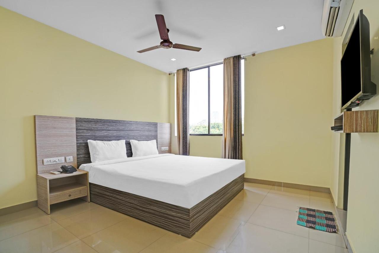 Capital O 87015 Hotel Al Salama Kochi Екстер'єр фото